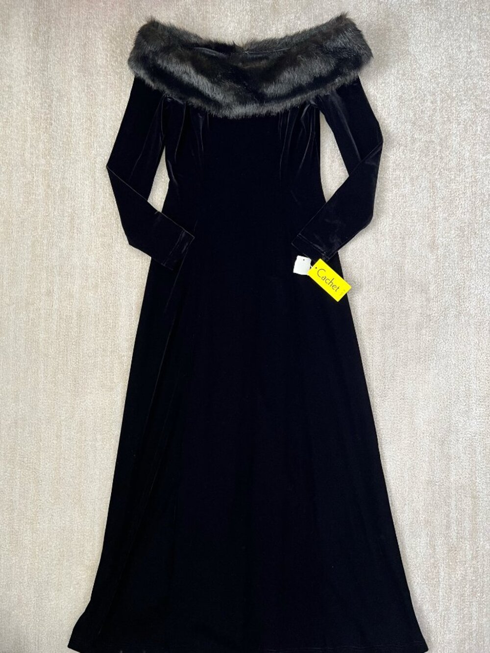NWT Vintage Cachet Black Velvet Faux Fur Trim Long Sleeve Formal Maxi  Dress 6